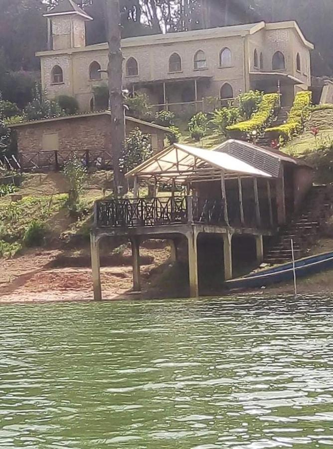 Le Chateau Du Lac De Mantasoa Екстериор снимка