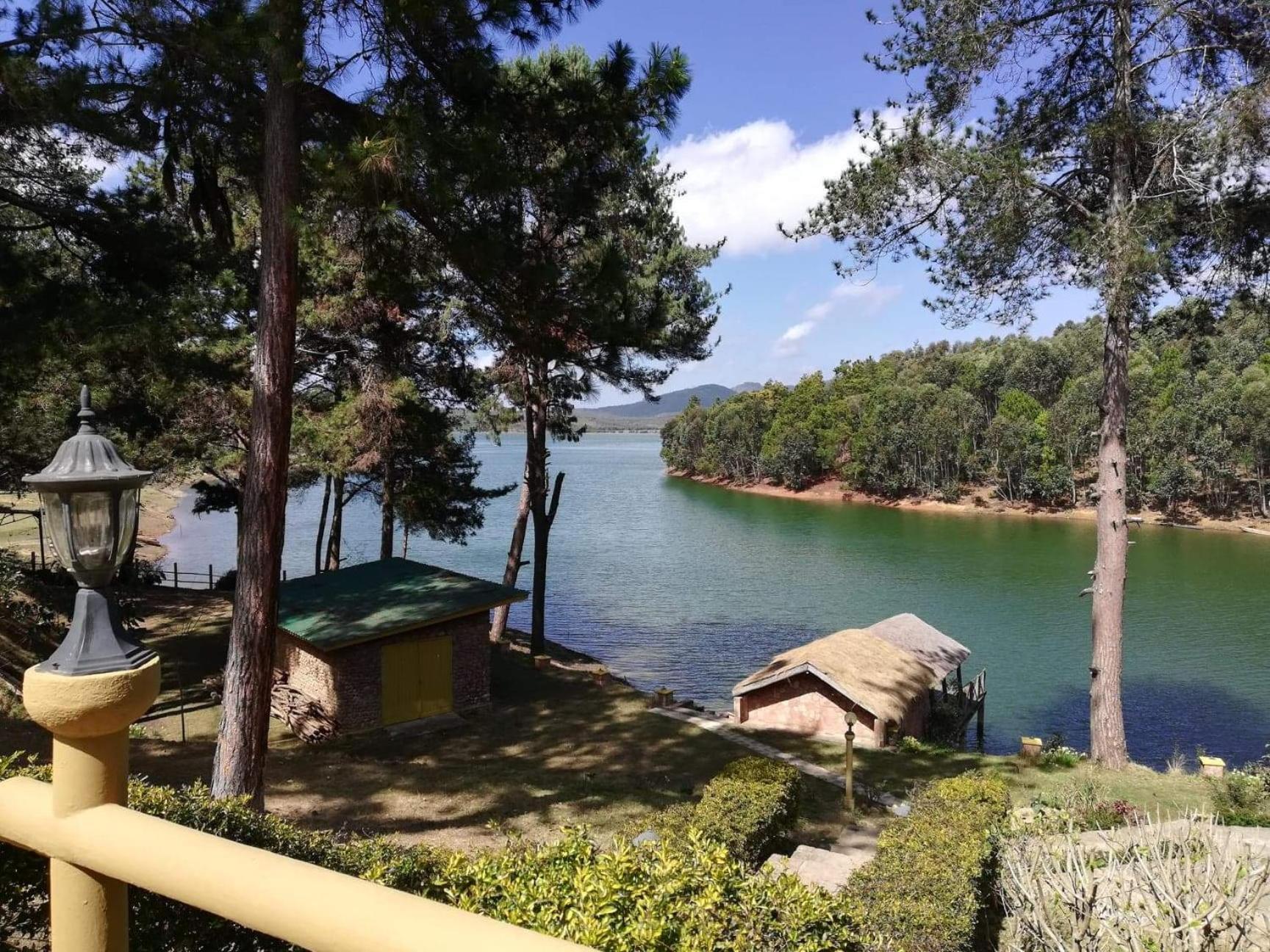 Le Chateau Du Lac De Mantasoa Екстериор снимка